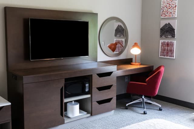 Each guest room has a work desk, microwave and refrigerator. Each guest room has a work desk, microwave and refrigerator.